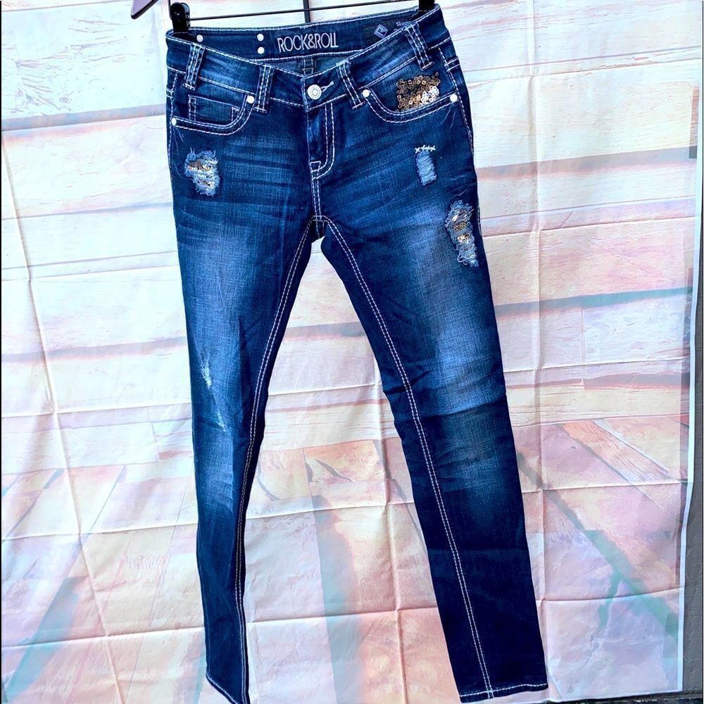 Woman’s 26x34 skinny Rock&Roll Cowgirl distressed jeans w/sequences in patches